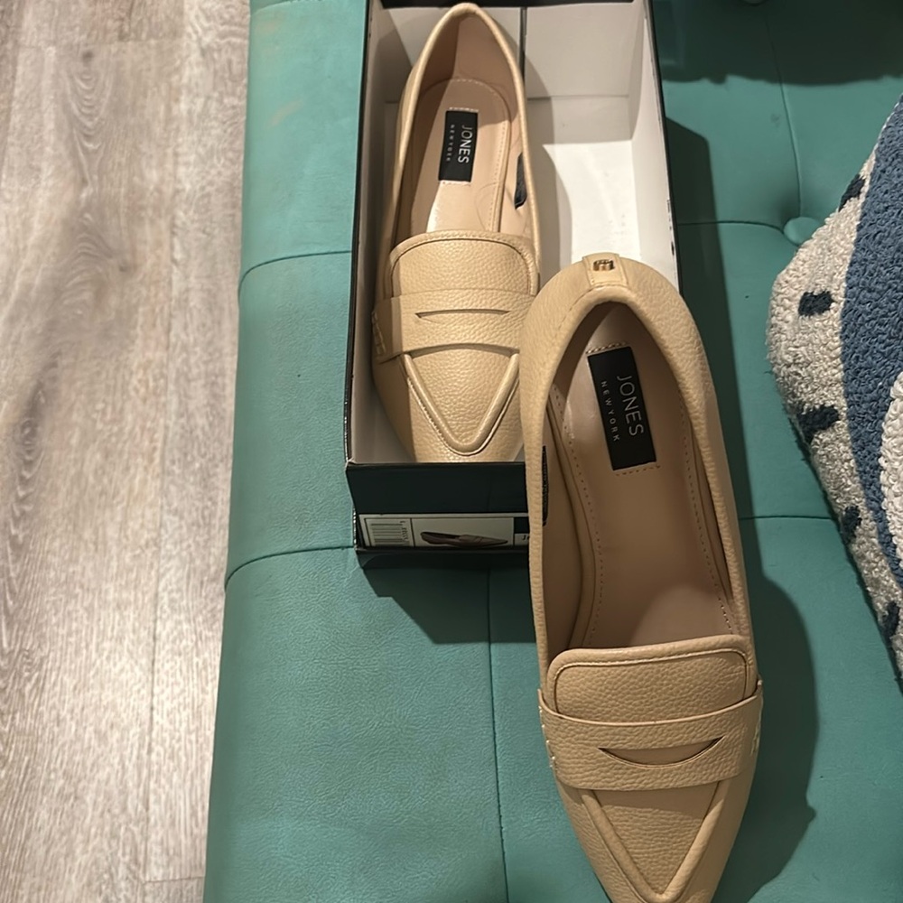 Jones of New York loafers beige